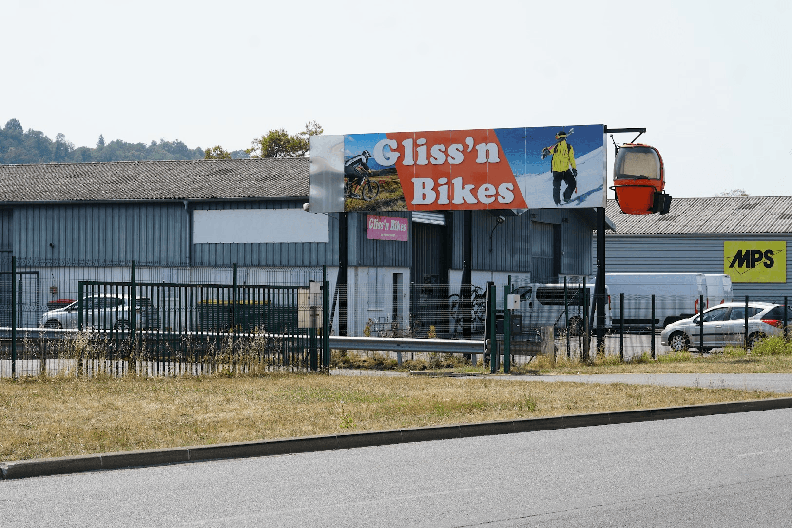 Façade du magasin GLISS'N BIKES près de Pau