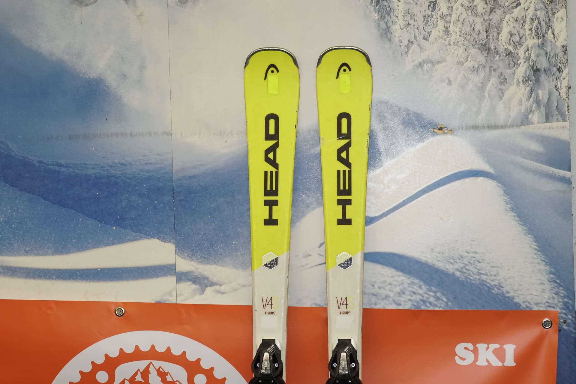 Skis de piste d’occasion Head V-Shape V4 avec fixations