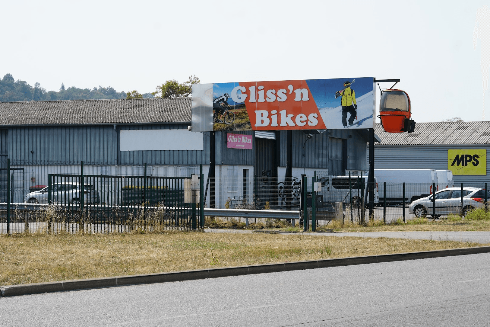 Façade du magasin GLISS'N BIKES à Lons près de Pau