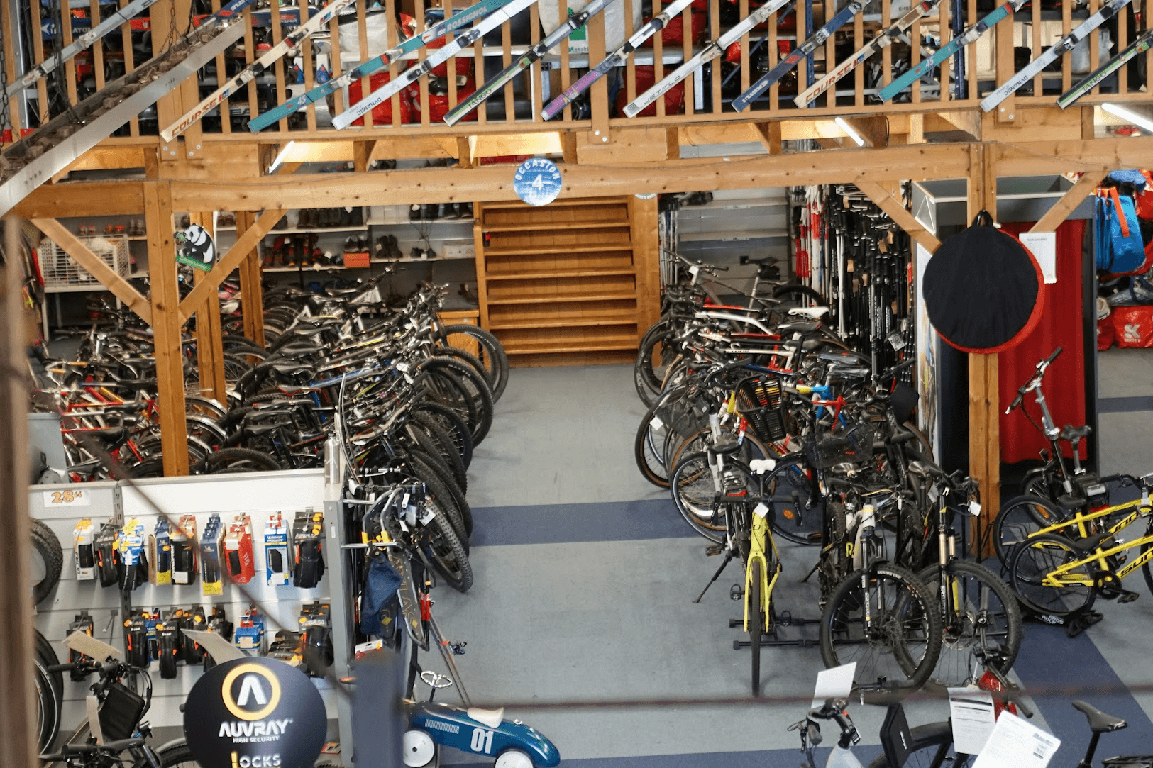 Skis, vélos et accessoires d'occasion présentés chez GLISS'N BIKES